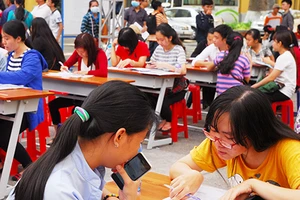 Không quản lý tuyển sinh kiểu ‘cây kim sợi chỉ’