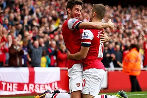 Arsenal - Liverpool: Trận thứ 100 của Giroud