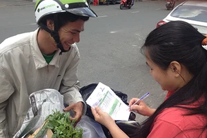 ‘Săn’ rau hữu cơ giá cao trên mạng