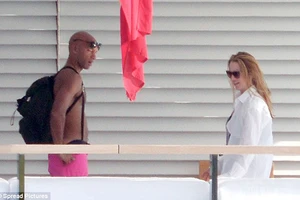 Vợ Steve Jobs cặp kè với tình nhân mới