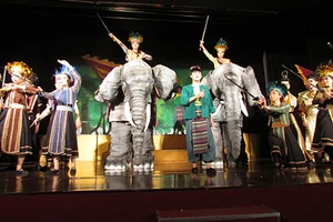 Kịch lịch sử năm học mới vào cuộc 