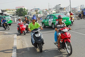 Ôm bên phải chữ Y cũng là chuyển hướng!