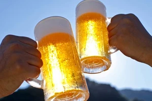 Không uống ‘bia nhà’, cán bộ phải tường trình