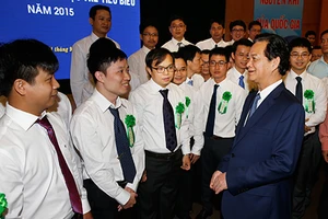 Thủ tướng gặp mặt 70 nhà khoa học trẻ tiêu biểu năm 2015 