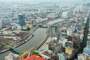 Xây dựng TP.HCM thành trung tâm lớn của khu vực