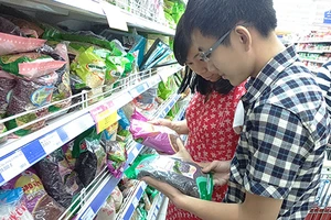 ‘Gánh’ gạo bán tận nhà khách hàng