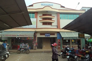 Kéo đến công an xã đòi chủ hụi trả nợ