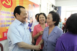 Cử tri TP.HCM đề nghị chưa nên vội thu phí xe máy