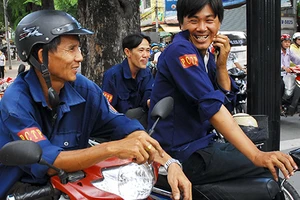 Tạm dừng thu phí xe máy từ 1-1-2016