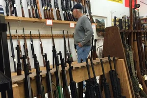 Sở hữu súng ở Mỹ: ‘Bệnh ung thư’ khó chữa