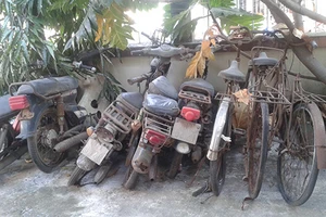 Xe tang vật thành đống sắt vụn 