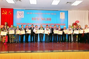 Tôn vinh 51 trí thức khoa học tiêu biểu