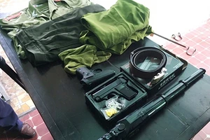 Giả cảnh sát để lừa lấy iPhone đắt tiền 