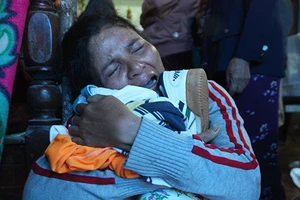 Bốn trẻ chết đuối: Tang thương xóm nghèo