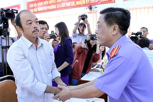 Bị bắt trái luật sẽ được bồi thường?