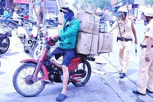 Tịch thu xe máy ‘mù’ kém an toàn