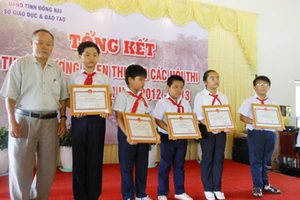 Sửa quy định kỷ luật, khen thưởng học sinh