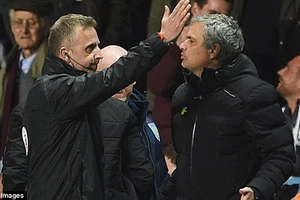 Chelsea thua West Ham (1-2): Sa thải Mourinho…