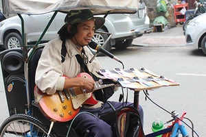 Hát rong mỗi ngày nuôi mẹ