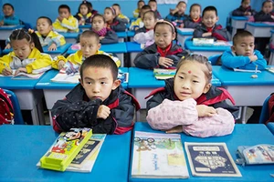 Bỏ chính sách một con, Trung Quốc chưa hết lo