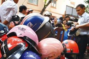 Phát hiện hàng ngàn mũ bảo hiểm dỏm