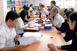 Tinh giản biên chế: Không ngại ‘con ông, cháu cha’