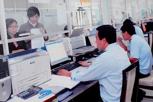 Muốn được đối xử lịch sự, phải có tiền 'bôi trơn'