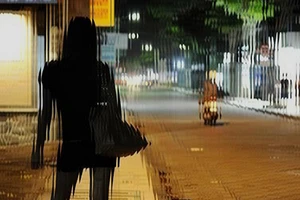 'Bêu tên' người mua dâm để 'cho chừa'?