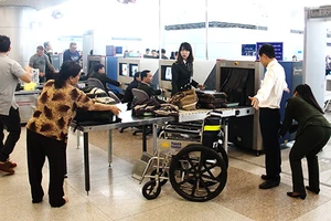 Bớt thủ tục cho khách qua sân bay Tân Sơn Nhất