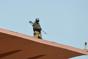 Bắt cóc con tin ở Mali: Nhóm khủng bố thứ hai nhận trách nhiệm 