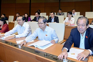 Cho nghe lén điện thoại để tóm quan tham