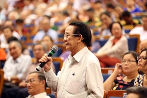 Cử tri bức xúc về biển Đông, tham nhũng