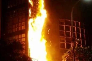 Cháy nhà cao tầng ‘đốt nóng’ nghị trường Hà Nội