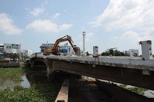 Long An sẽ đập bỏ cầu Đúc trăm tuổi 