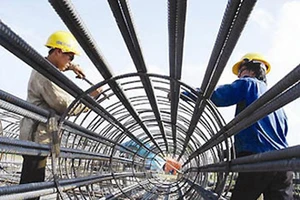 Chủ thầu phải mua bảo hiểm cho công nhân xây dựng 