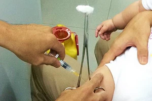 Vì sao vaccine Quinvaxem bị nhiều ‘phản ứng’?