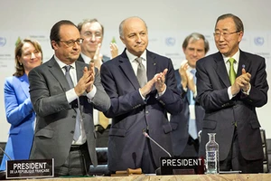 COP21 thông qua thỏa thuận lịch sử