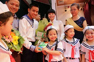 Lãnh đạo TP.HCM chúc Hải quân làm tốt nhiệm vụ bảo vệ biển, đảo