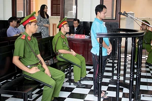 Người đòi tiền tỉ từ chai nước có ruồi bị đề nghị án tù