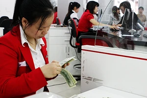 Làm gì khi gửi đôla, không được hưởng lãi?