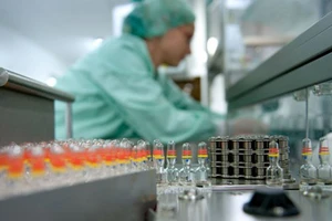 Dân Pháp cũng lao đao vì thiếu vaccine