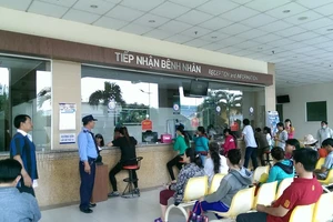 Quá tải ở bệnh viện tư gọi bệnh nhân là ‘bà con’