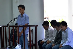 Cán bộ QLTT nhận tiền ‘làm ngơ’ cho trộm cắp