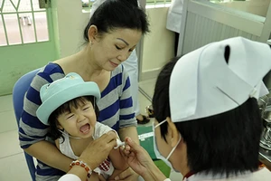 Phải đăng ký vaccine dịch vụ qua tổng đài 1080