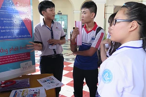 Học lao dốc vì mê bán hàng qua mạng