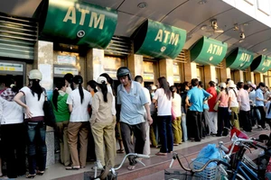 Dịp tết, các máy ATM phải hoạt động thông suốt