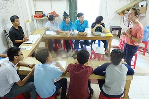 Bày cách kiếm cơm cho thanh niên nghèo