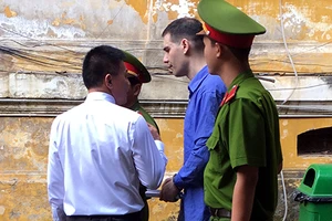 Không ai nhận bị thiệt hại, tòa vẫn xử