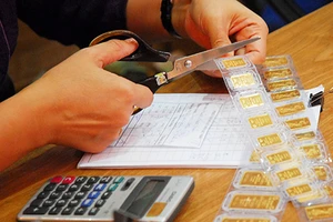 Bức xúc vì bán vàng SJC không được