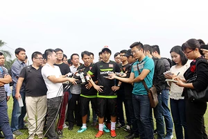 Bóng đá VN một năm nhìn lại: Đi mãi chưa thành đường